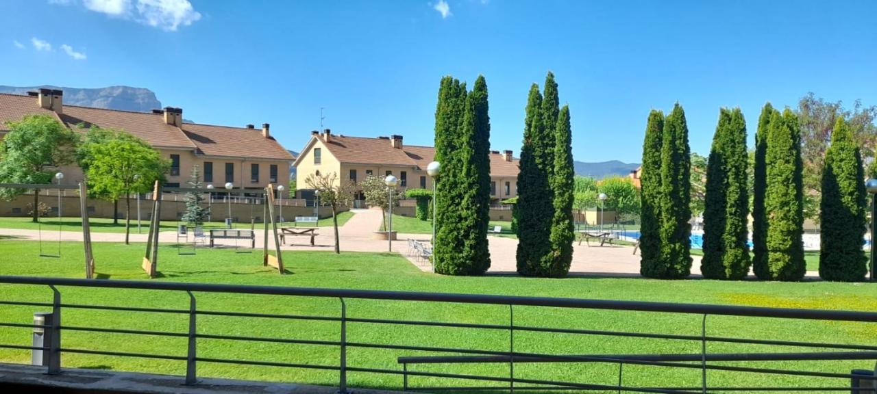 Monteperdido Jaca Apartment Bagian luar foto